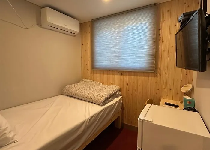 仁寺洞r旅舍 *